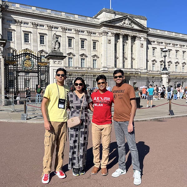 hps-family-uk-img2-600x600-min